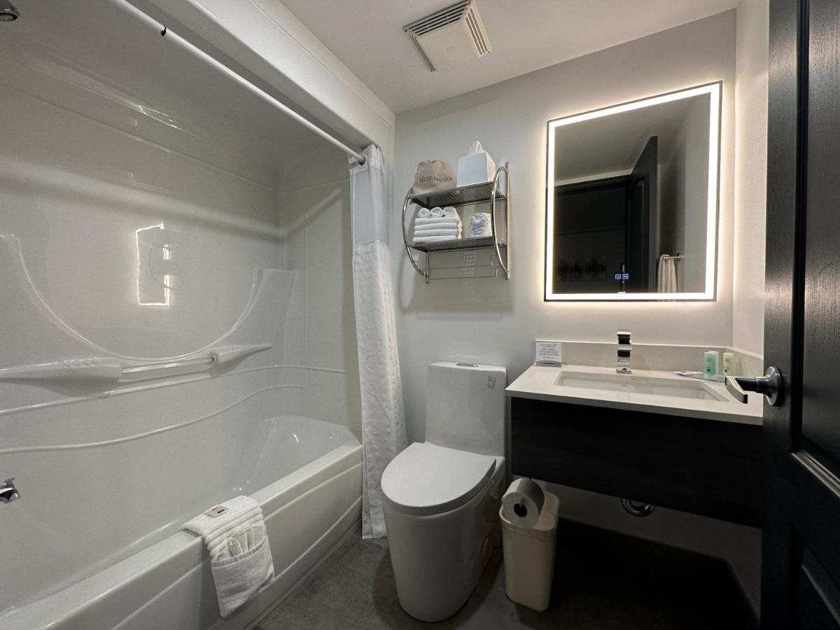 Standard King Room - Non Smoking/No Pets