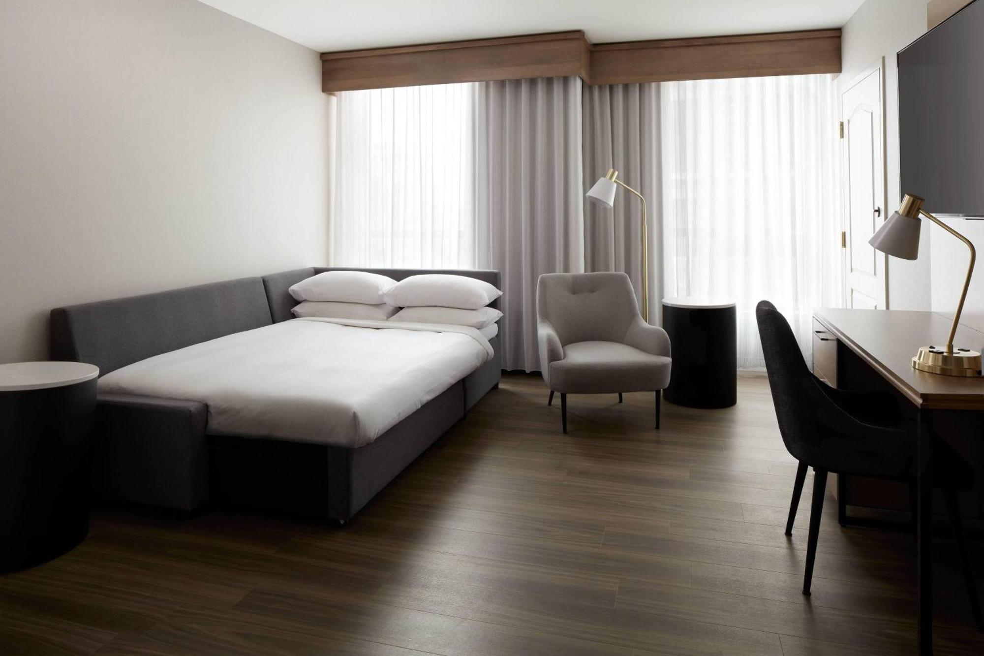 One-Bedroom King Suite