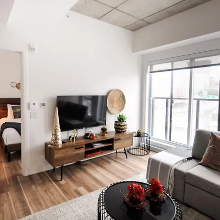 Downtown Penthouse Condo With Breathtaking City Views-2