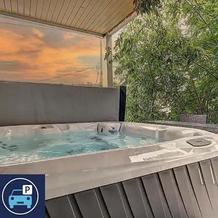 Antique Cat - 2 King Bed & Hot Tub - Free Parking-2