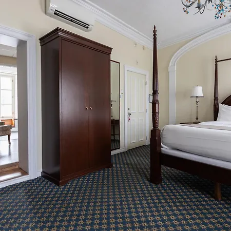 Hotel Champlain-2